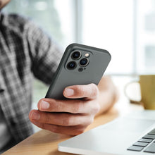 Načítať obrázok do zobrazovača galérie, Metallic Grey Ochranný Kryt pre iPhone 16 Pro