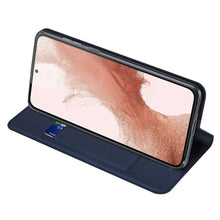 Načítať obrázok do zobrazovača galérie, Magnetický Knižkový kryt Blue pre Samsung Galaxy S22
