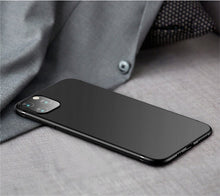 Načítať obrázok do zobrazovača galérie, Ultra Slim Black Ochranný Kryt pre iPhone 11 Pro
