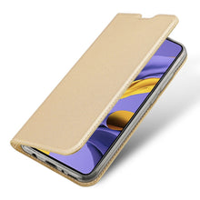 Načítať obrázok do zobrazovača galérie, Knižkové Magnetické Púzdro Gold pre Samsung Galaxy S20
