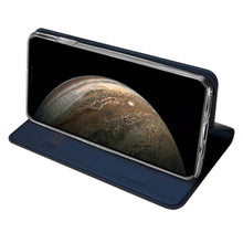 Načítať obrázok do zobrazovača galérie, Magnetický Knižkový kryt Blue pre iPhone 11
