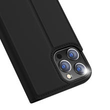 Načítať obrázok do zobrazovača galérie, Knižkové Magnetické Púzdro Black pre iPhone 13 Pro
